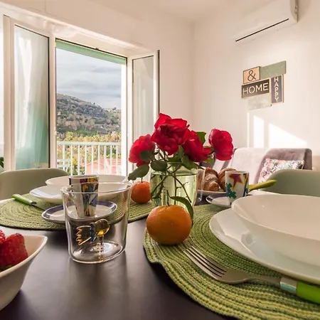 Casa Acqua Marina - 1 Min From The Sea, Wi-fi & Air Conditioning, Sea View Balcony Lägenhet