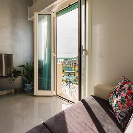 Casa Acqua Marina - 1 Min From The Sea, Wi-fi & Air Conditioning, Sea View Balcony * Bordighera
