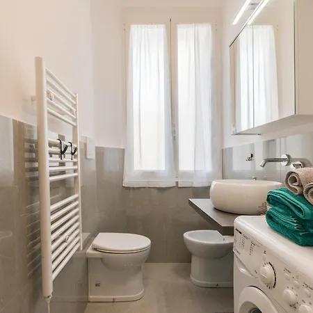 Casa Acqua Marina - 1 Min From The Sea, Wi-fi & Air Conditioning, Sea View Balcony Bordighera