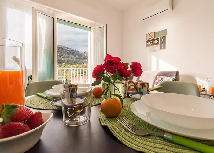 Casa Acqua Marina - 1 Min From The Sea, Wi-fi & Air Conditioning, Sea View Balcony Apartamento