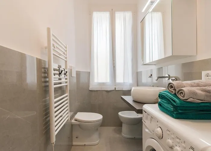 Casa Acqua Marina - 1 Min From The Sea, Wi-fi & Air Conditioning, Sea View Balcony Bordighera